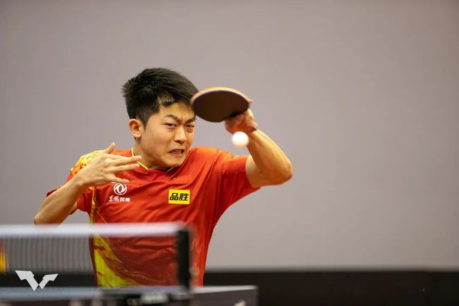 选手掰手腕 选手掰手腕